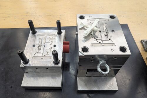 Metallformen von der Geiger Gruppe zum Herstellen von Plastikformen.