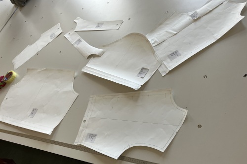 Verschiedene Schnittmuster in Papierform