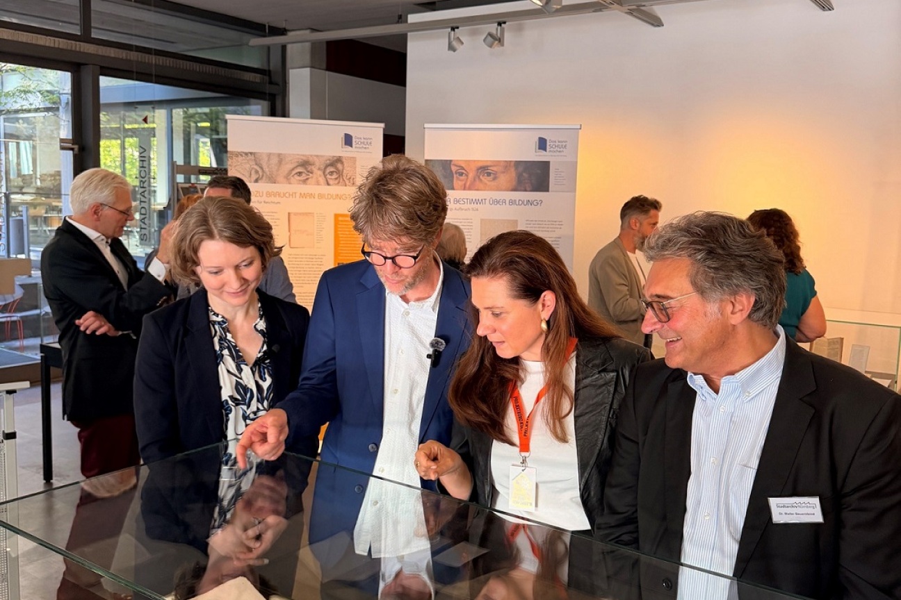 v.l.n.r. Dr. Antonia Landois, Dr. Mathias Rösch, Cornelia Trinkl und Dr. Walter Bauernfeind, Bild © Nina Bezold, Stadt Nürnberg