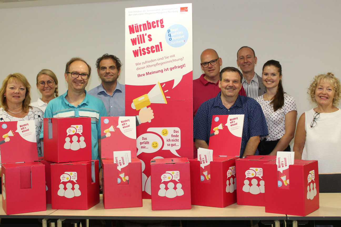 Beteiligte der Befragungsaktion mit Rückmelde-Boxen