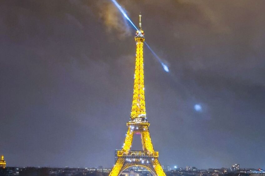 Der Eiffelturm bei Nacht