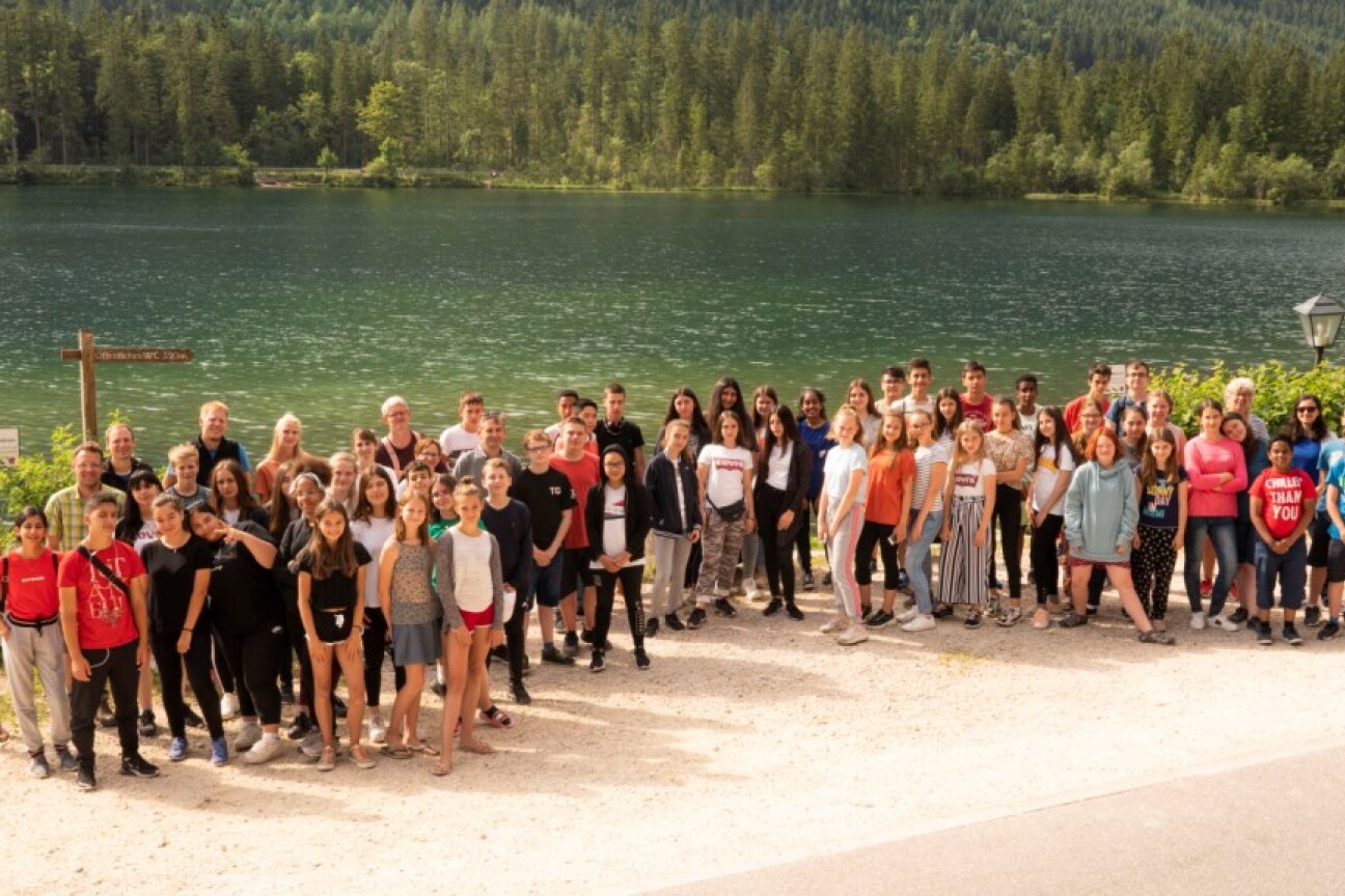 Bild © M. Bernhard / Sigena-Gymnasium Gruppenfoto am Hintersee, Bild © M. Bernhard / Sigena-Gymnasium