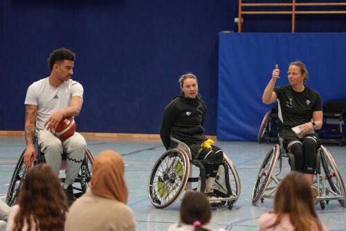 Drei Coaches beim Vortrag © M. Bernhard / Sigena-Gymnasium