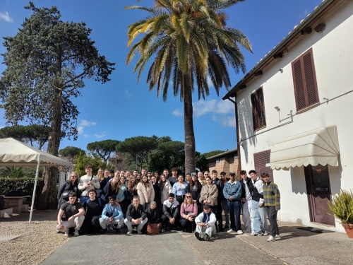 Gruppenfoto der Teilnehmehrinnen und Teilnehmer der Studienfahrt © A. Schubert / Sigena-Gymnasium