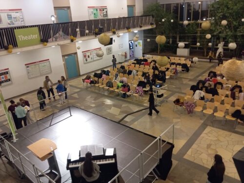 © T. Metz / Sigena-Gymnasium Blick in die Aula am Infoabend © T. Metz / Sigena-Gymnasium