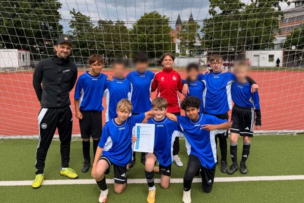 Die U13-Mannschaft mit ihrem Trainer