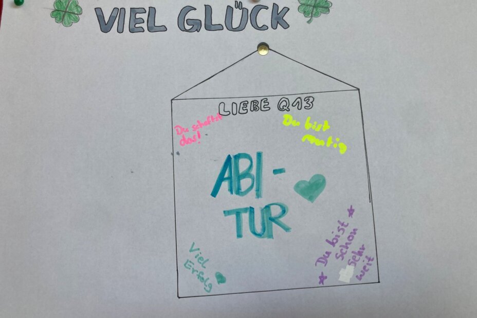 Plakat einer Fünftklässlerin mit motivierenden Sprüchen für die Prüflinge, Bild © S. Graßl / Sigena-Gymnasium