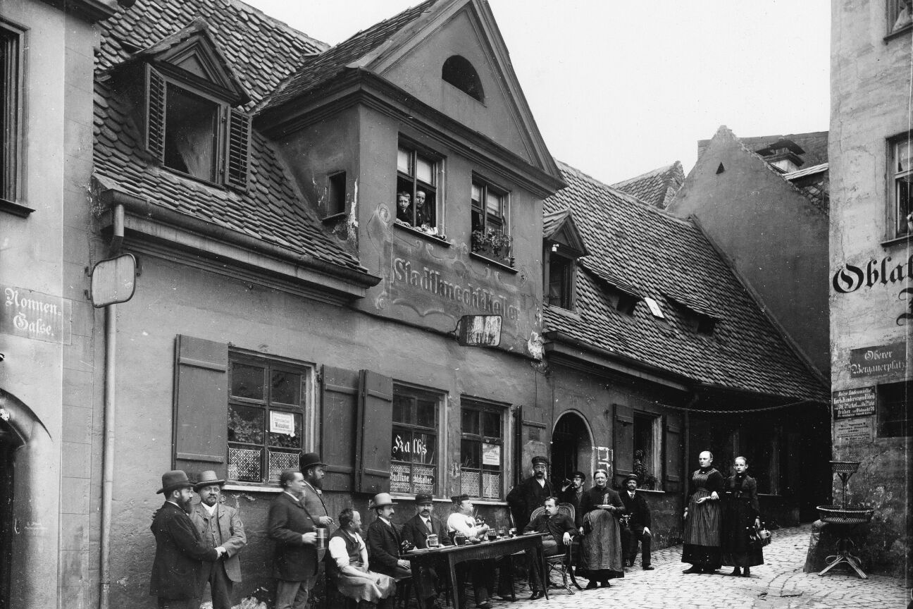 Wo heute der Pocket-Park Nonnengasse ist, befand sich 1912 das Lokal Stadtknechtkeller
