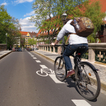 Fahrradfahrer auf der Nürnberger Maxbrücke