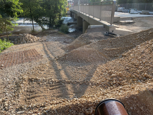 Straßenbauarbeiten im Umfeld der Rennmühlbrücke zum Anschluss der Brücke; August 2026
