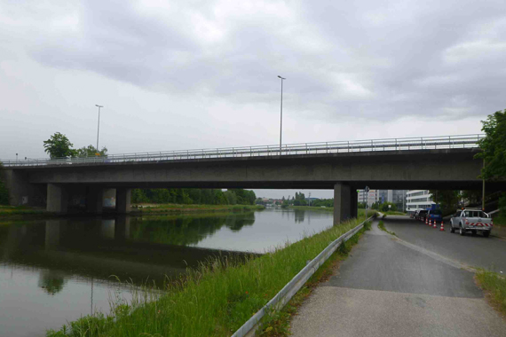 Charles-de-Gaulle-Brücke über den Main-Donau-Kanal