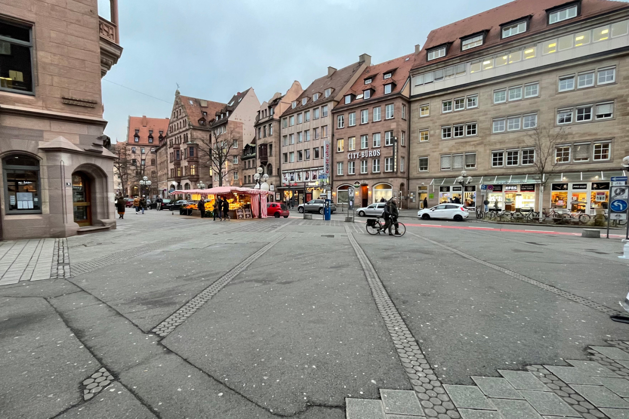 Östliche Luitpoldstraße: Einmündung Königstraße, Bild © André Winkel / SÖR / Stadt Nürnberg