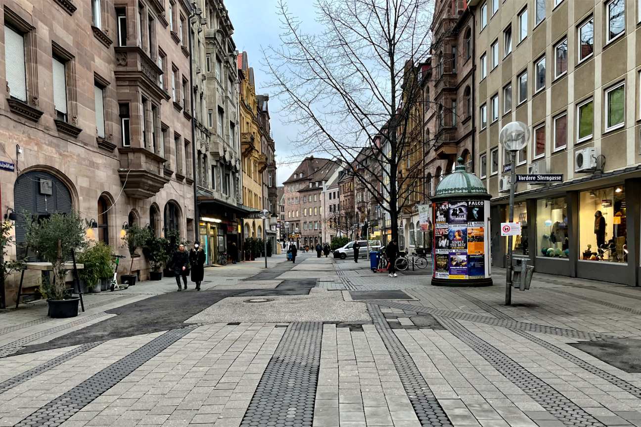 Luitpoldstraße mit buntem Belagsmix, Bild © André Winkel / SÖR / Stadt Nürnberg