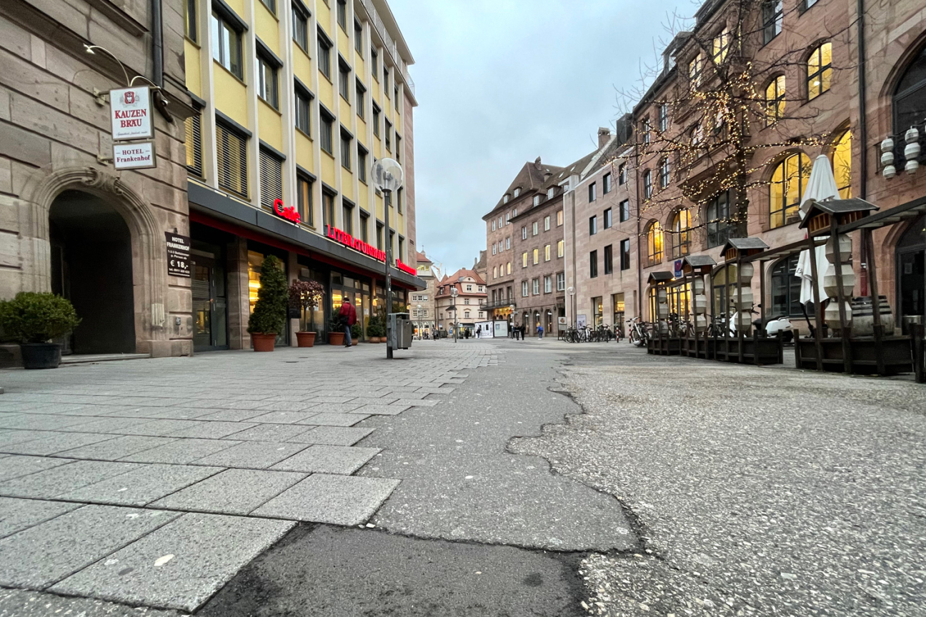 Luitpoldstraße mit Literaturhaus und Neuen Museum, Bild © André Winkel / SÖR / Stadt Nürnberg