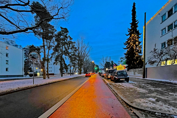 Roter Radweg an der Zollhausstraße