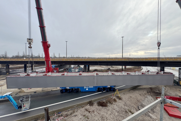 Projekt Hafenbrücken: Einbau eines Brückenabschnitts über der Südwesttangente