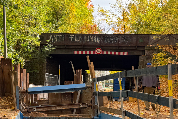 Thumenberger Weg: SUN-Baustelle, Abwasserleitungen