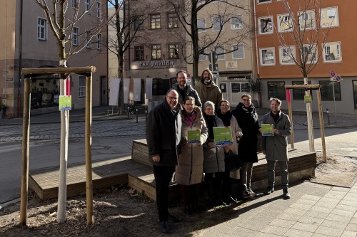 Baumspende 2025 des Rotary Club Nürnberg Connect - Gruppenfoto mit Bürgermeister Vogel und Stadtbaummanager Demling