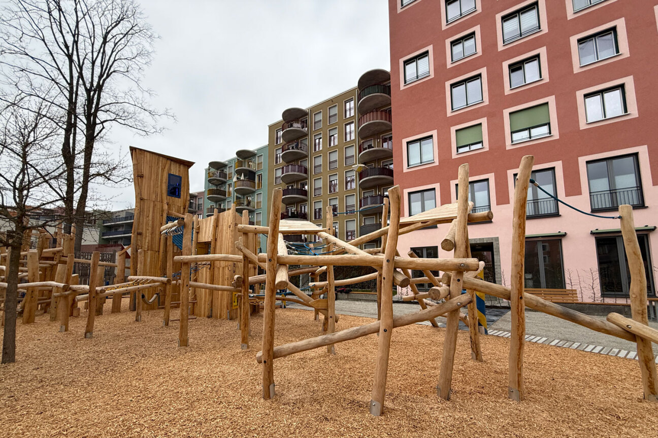 Der Servicebetrieb Öffentlicher Raum Nürnberg (Sör) hat den neuen Spielplatz im Regensburger Viertel fertiggestellt., Bild © Tim Koß / Stadt Nürnberg