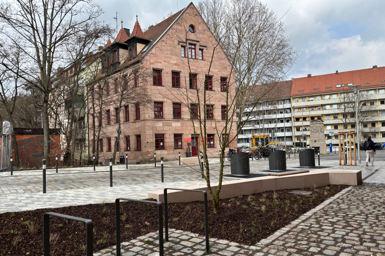 Unterflur Glascontainer am Nägeleinsplatz