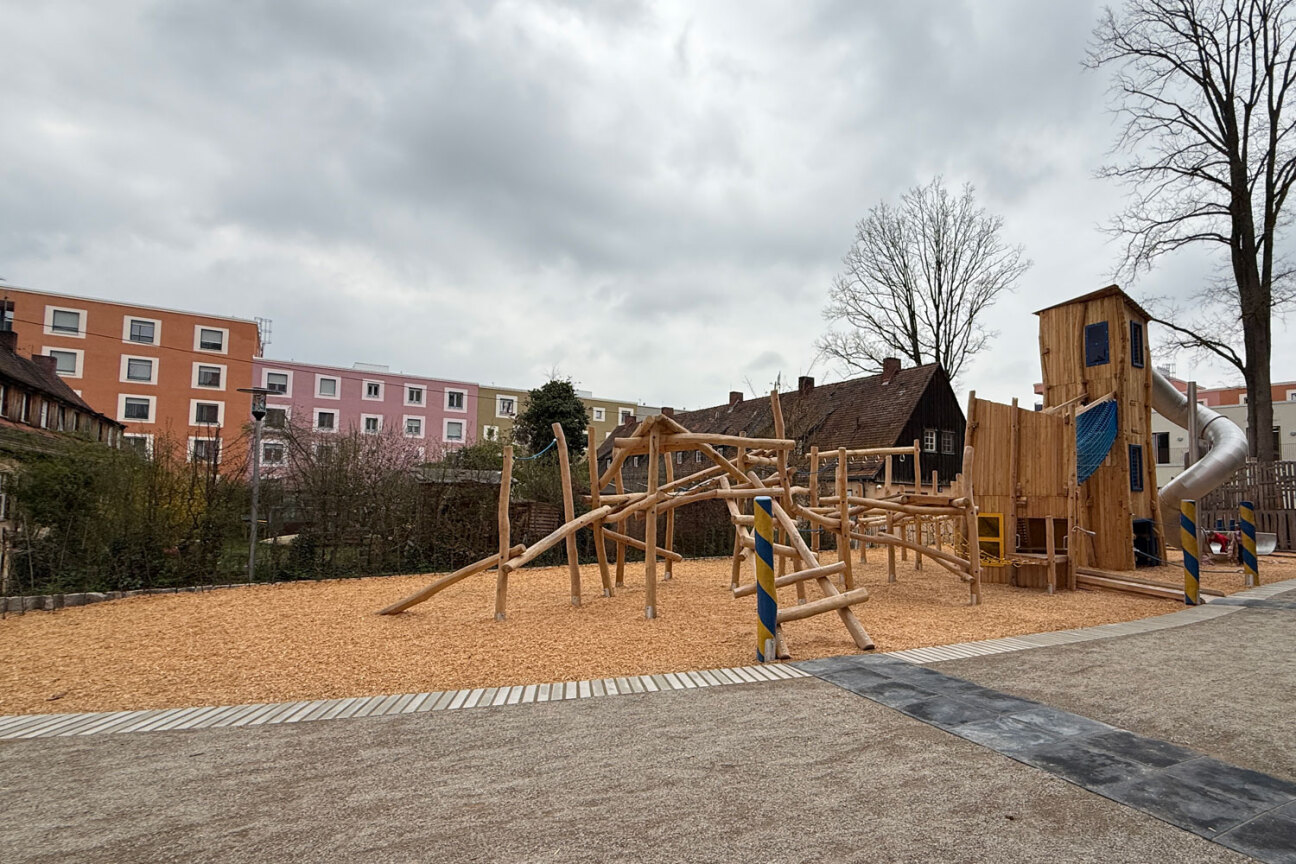 Der Servicebetrieb Öffentlicher Raum Nürnberg (Sör) hat den neuen Spielplatz im Regensburger Viertel fertiggestellt., Bild © Tim Koß / Stadt Nürnberg