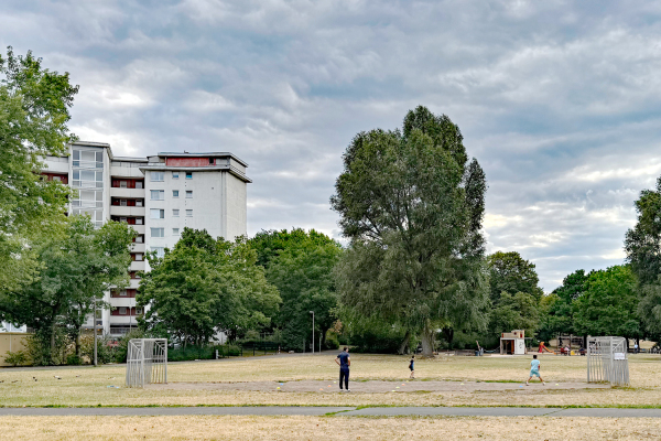 Bolzplatz im östlichen Parkteil