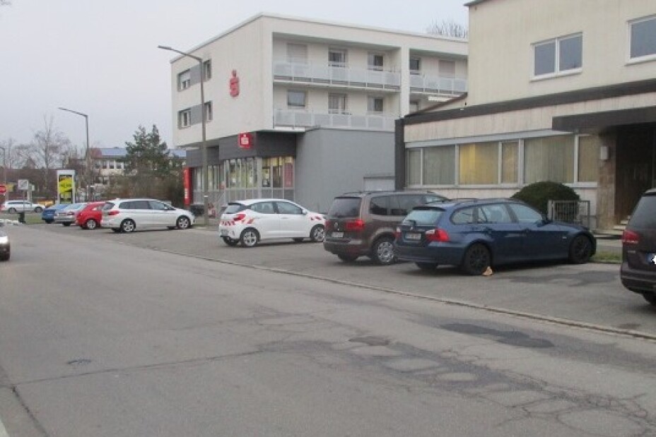 Bregenzer Straße vor der Anlage der neuen Baumscheibe im Jahr 2022, Bild © Jens Wöbking / SÖR / Stadt Nürnberg