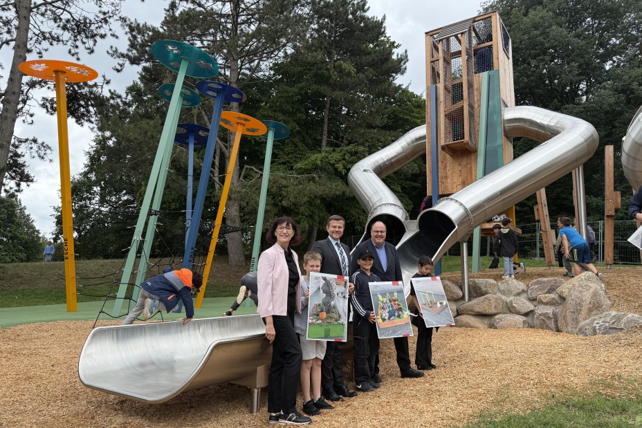 Bild © Kathrin Lehnerer / Stadt Nürnberg Erster Meilenstein der Umgestaltung der Grünanlage Ferdinand-Drexler-Weg erreicht: Neuer inklusiver Kinderspielplatz eröffnet, Bild © Kathrin Lehnerer / Stadt Nürnberg