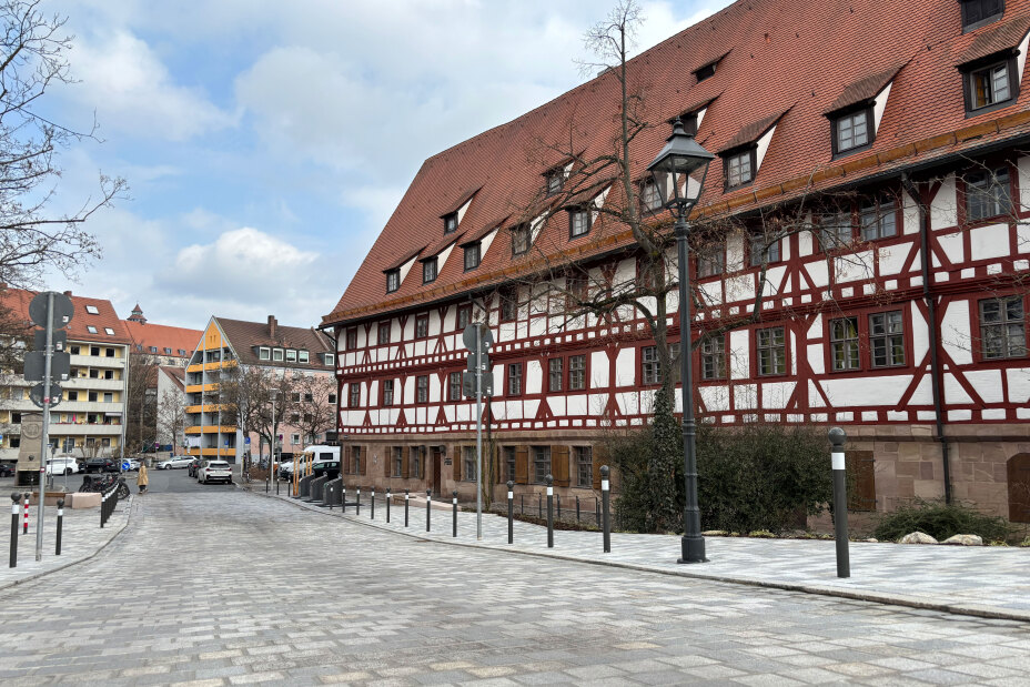 Einheitlicher Straßenbelag am Nägeleinsplatz, Bild © Kathrin Lehnerer / Stadt Nürnberg