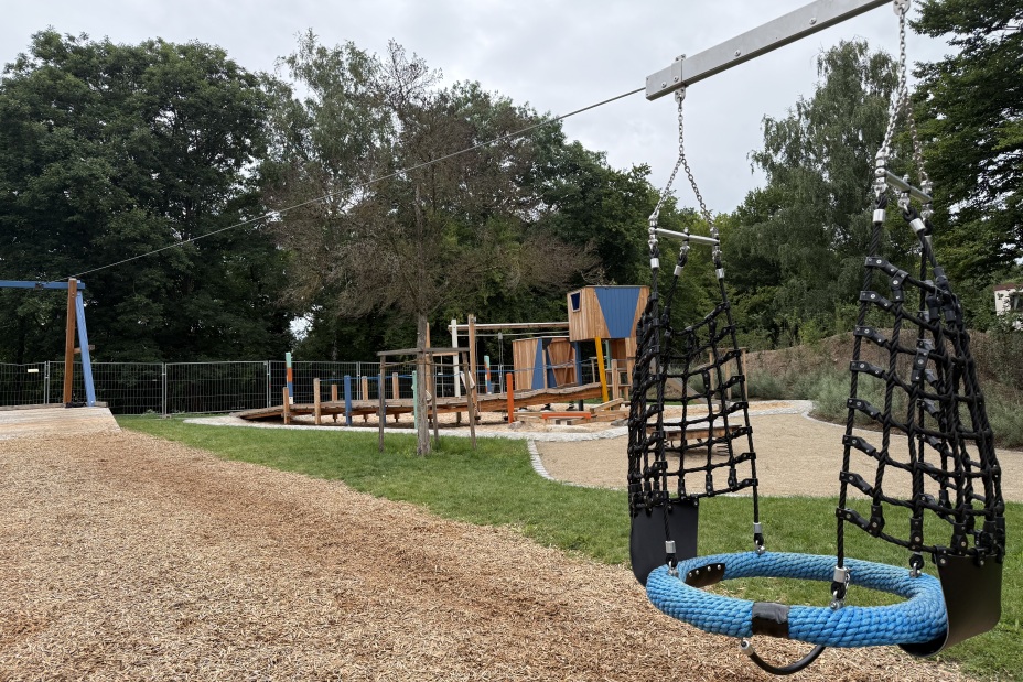 Erster Meilenstein der Umgestaltung der Grünanlage Ferdinand-Drexler-Weg erreicht: Neuer inklusiver Kinderspielplatz eröffnet, Bild © Kathrin Lehnerer / Stadt Nürnberg