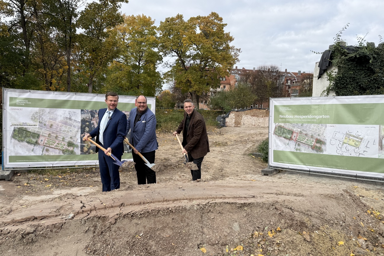 Am Mittwoch, 29. Oktober 2025, haben Oberbürgermeister Marcus König und Bürgermeister und Erster Sör-Werkleiter Christian Vogel gemeinsam mit Ferdinand Hirschfelder, Erster Vorsitzender des Bürgervereins St. Johannis-Schniegling-Wetzendorf e.V., den Baustart feierlich mit einem Spatenstich besiegelt.