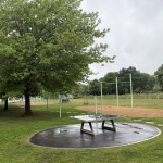 Der Servicebetrieb Öffentlicher Raum Nürnberg (Sör) hat die neue Jugendaktionsfläche am Oberen Wöhrder See an der Kreuzung Dr.-Carlo-Schmid-Straße / Dr.-Gustav-Heinemann-Straße fertiggestellt.