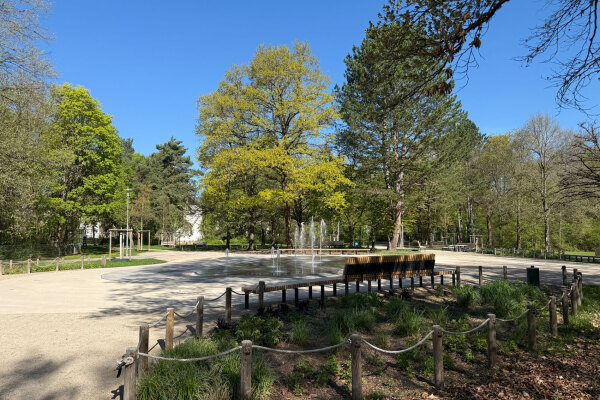 Sör hat den Zentralen Platz in der Grünanlage Ferdinand-Drexler-Weg fertiggestellt