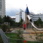 Grünanlage mit Spielplatz am Nordostbahnhof