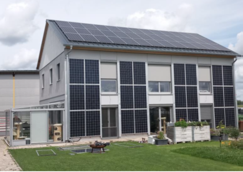 Solarmodule an Hauswand, Bauwerkintegrierte Photovoltaik © Willi Krauss / Stadt Nürnberg