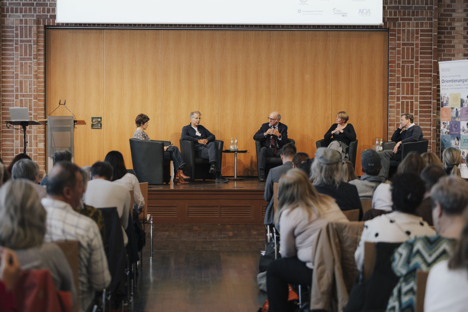 Diskussionsrunde mit mit Prof. Dr. Olaf Groh-Samberg, Dr. Markus Gruber, Dr. Julia Schimmer, Kai Stähler, Bild © ©Giulia Iannicelli