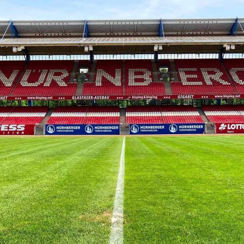 Rasen des Max-Morlock-Stadions