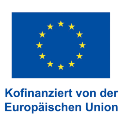 Das Logo der EU. 12 gelbe Sterne, die kreisförmig vor einem blauen Hintergrund angeordnet sind. Darunter in blauer Schrift: Kofinanziert von der Europäischen Union