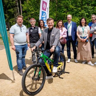 ( Bild: Daniel Karmann / BaySF ) Eröffnung des Bikeparks Schmausenbuck