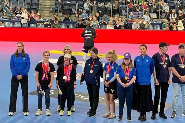 HC Erlangen übergibt Spendenscheck an Athletinnen und Athleten der Special Olympics am 11. Oktober 2026 Heimspiel in der PSD Bank Nürnberg ARENA.