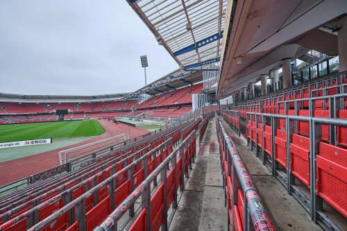 Sicht auf das Stadion aus einem der Stehplatz-Blöcke