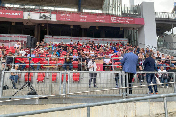 Veranstaltung "Lauschen und Tauschen" im Max-Morlock-Stadion am 16. April 2025