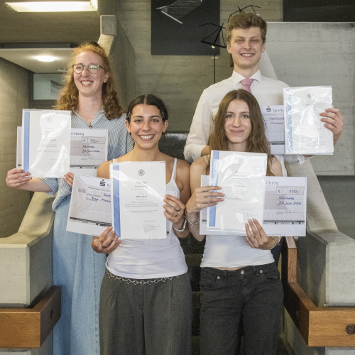 Die Träger des Förderpreises 2026 (v.l.n.r.): Charlotte Gleumes, Minza Iberl, Mara Pfeifer, Christoph Fürst