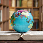 Globus auf Buch