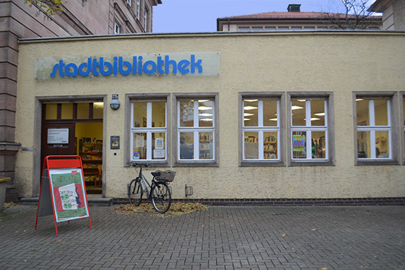 Eingang Stadtbibliothek Gostenhof
