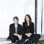 Moderiert und kuratiert wird die Reihe von Anna Hofmann und Stephanie Mehnert. Hier im Bild zu sehen.