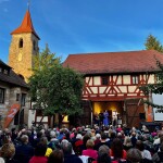 Bühne und Zuschauer bei einer Veranstaltung in Lauf