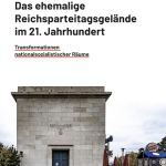 Das Bild zeigt den Titel des Buches „Das ehemalige Reichsparteitagsgelände im 21. Jahrhundert“ und einen Bau auf dem Gelände des ehemaligen Reichsparteitages.