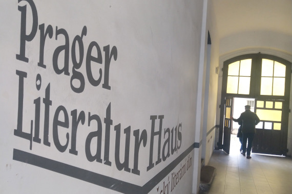 Eingang zum Prager Literaturhaus