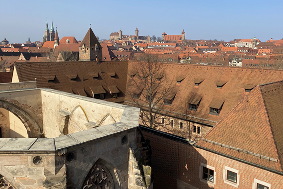 Burgblick über das Katharinenkloster und Nürnbergs Dächer